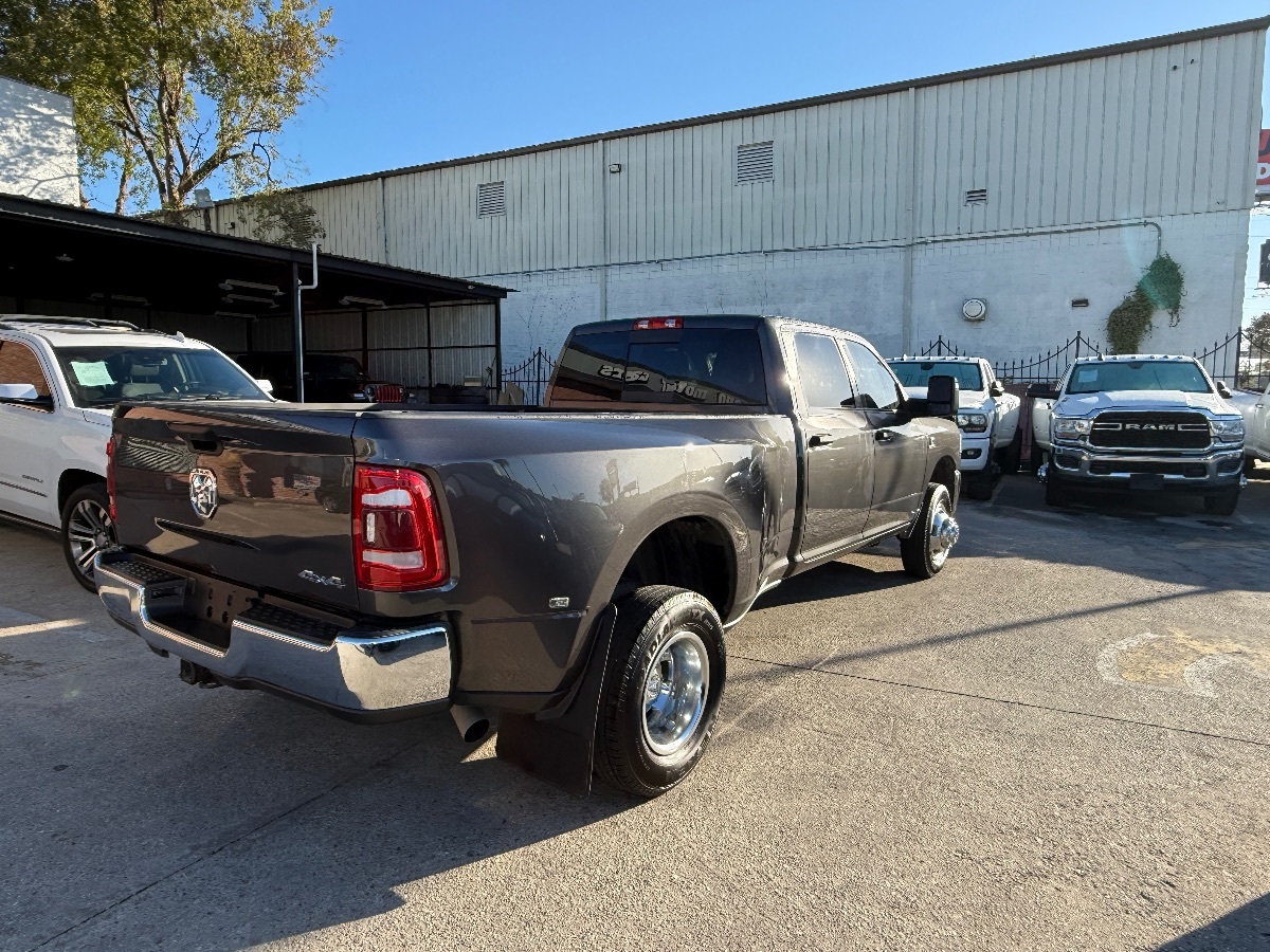 2024 Ram 3500 Tradesman photo 2