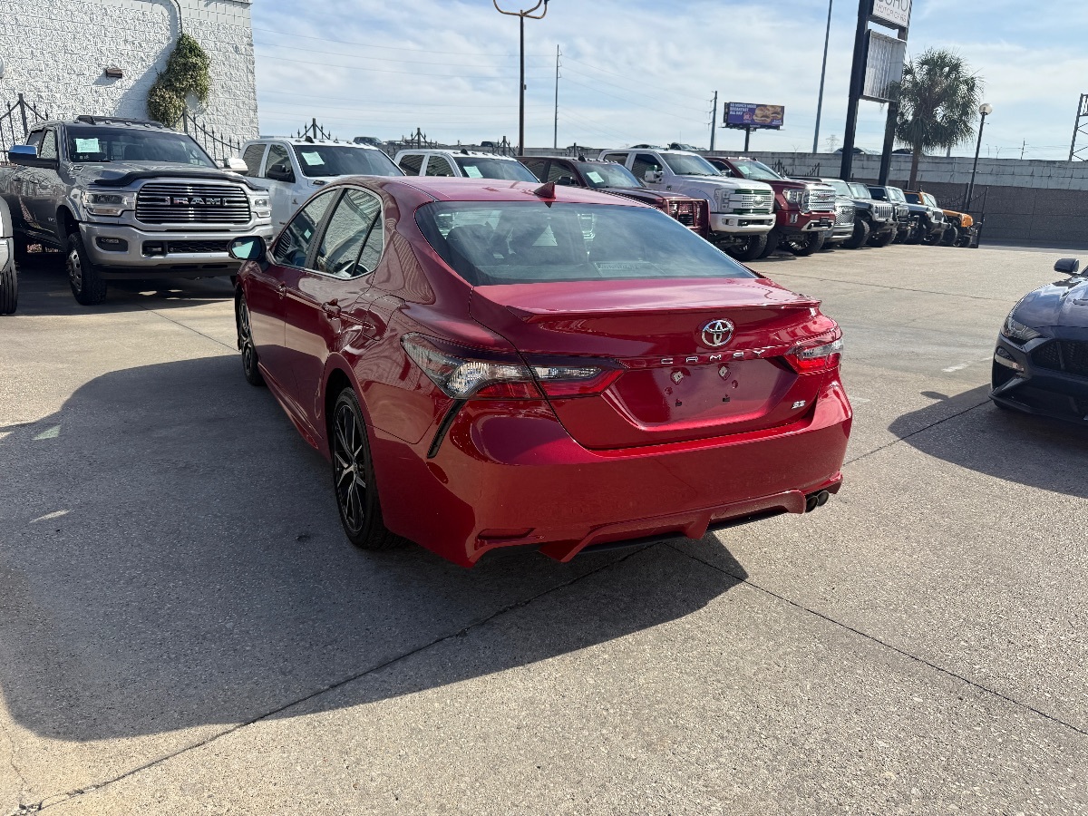 2023 Toyota Camry SE photo 3