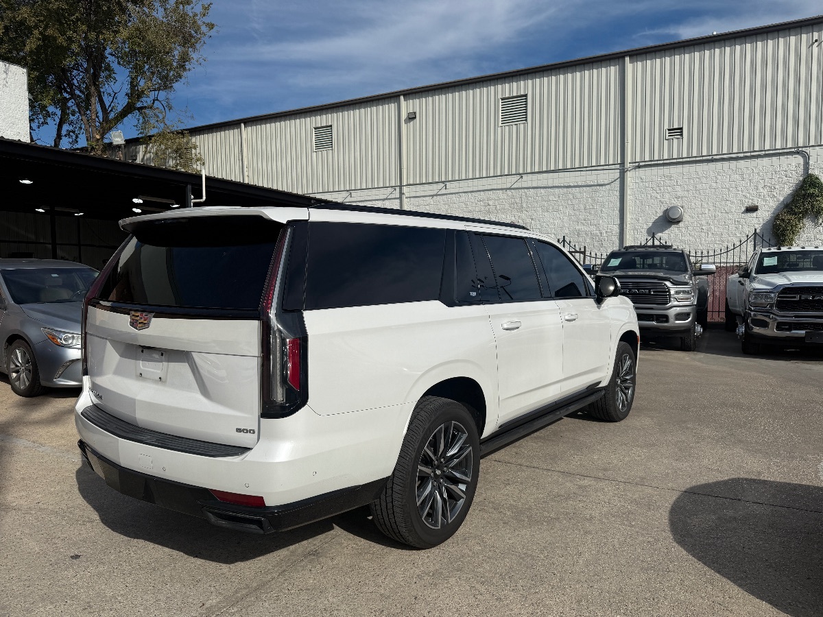 2022 Cadillac Escalade ESV Sport photo 2