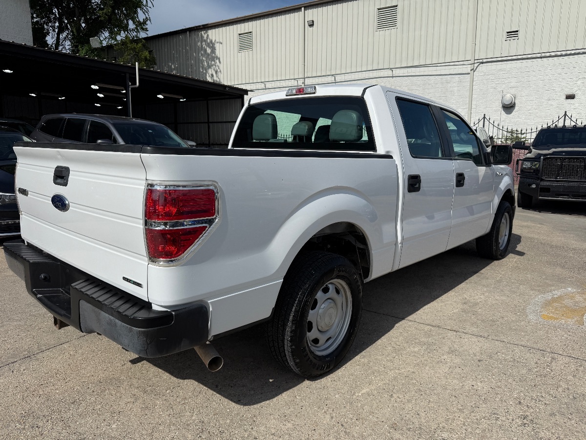 View vehicle photo 4