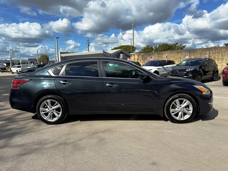 2014 Nissan Altima 2.5 SV photo 4