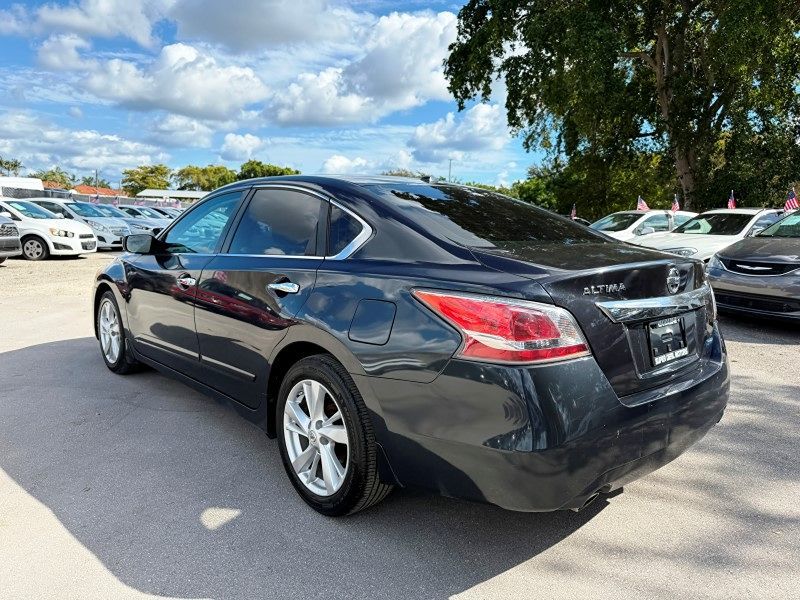 2014 Nissan Altima 2.5 SV photo 7