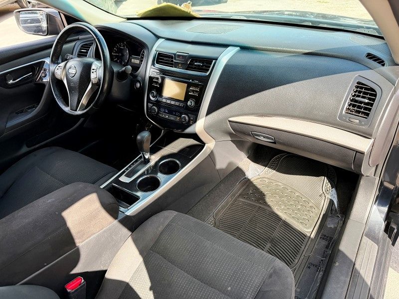 2014 Nissan Altima 2.5 SV photo 17