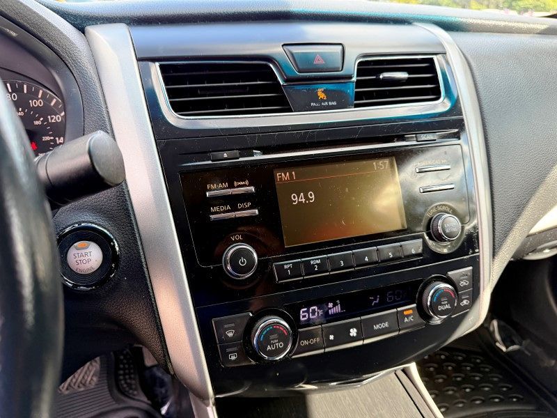 2014 Nissan Altima 2.5 SV photo 21