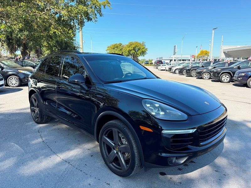 2018 Porsche Cayenne S photo 3