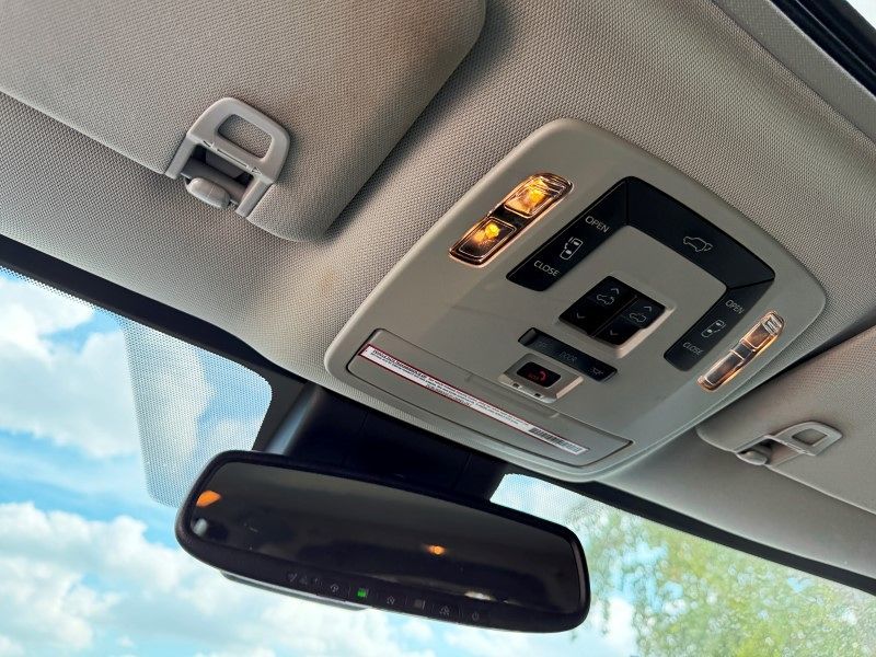 2021 Toyota Sienna XLE photo 21