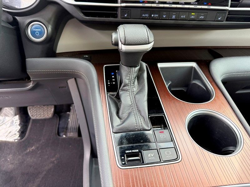 2021 Toyota Sienna XLE photo 26