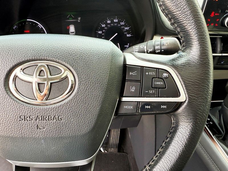 2021 Toyota Sienna XLE photo 28
