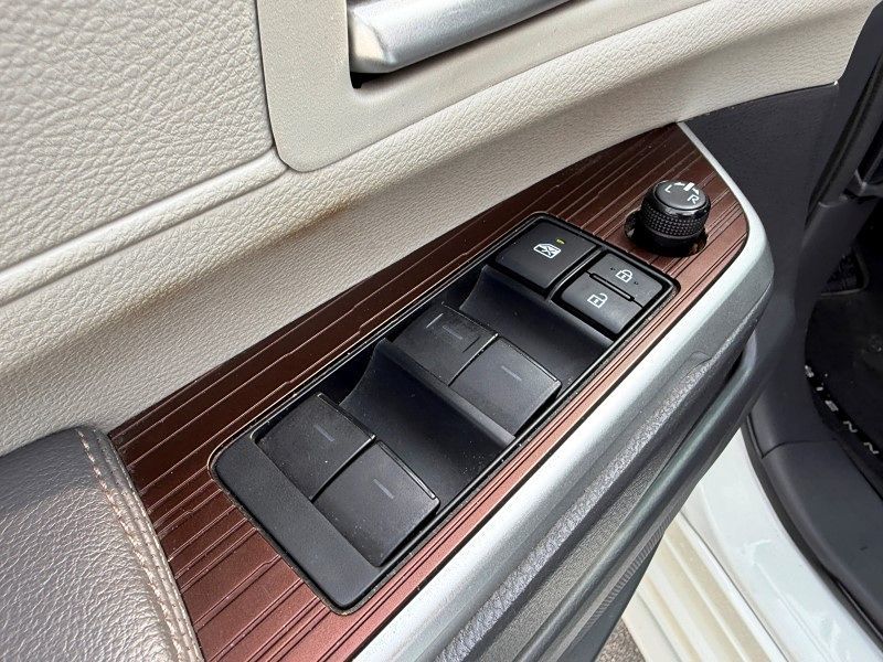 2021 Toyota Sienna XLE photo 30