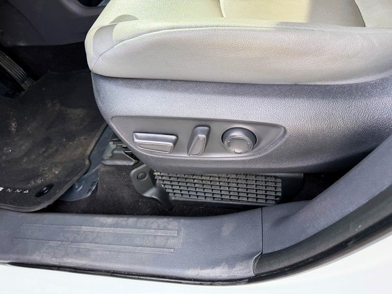 2021 Toyota Sienna XLE photo 32