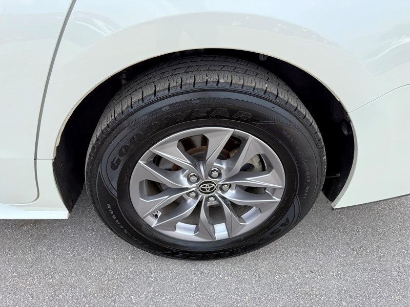 2021 Toyota Sienna XLE photo 33