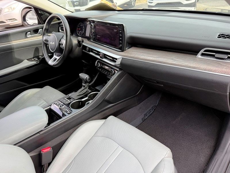 2022 Kia K5 EX - Photo 17