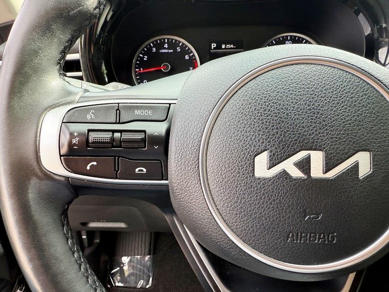 2022 Kia K5 EX - Photo 28
