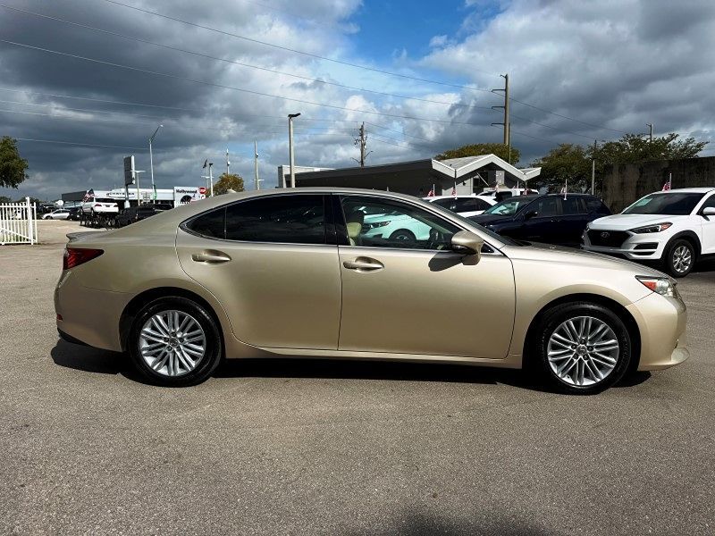 2013 Lexus ES 350 photo 4