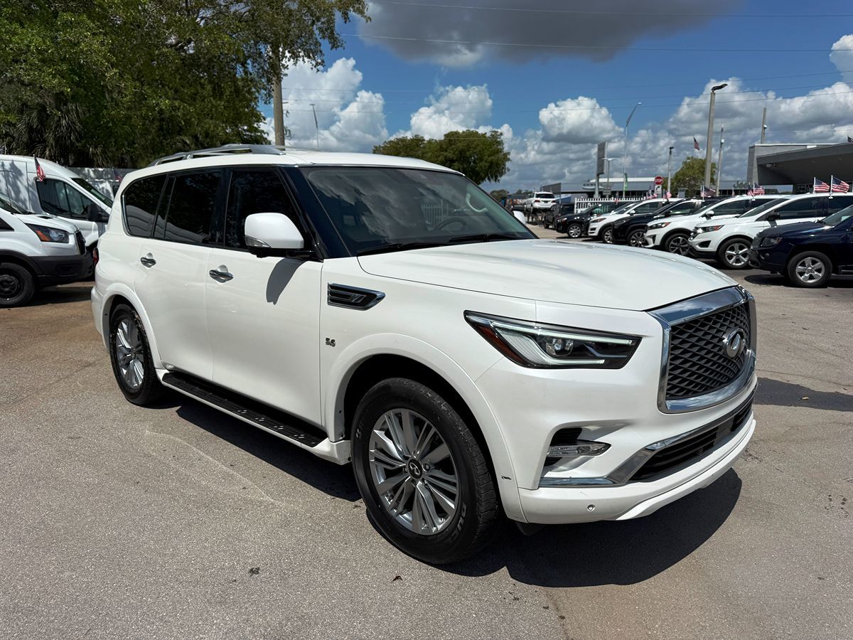 2019 Infiniti QX80 Luxe photo 3
