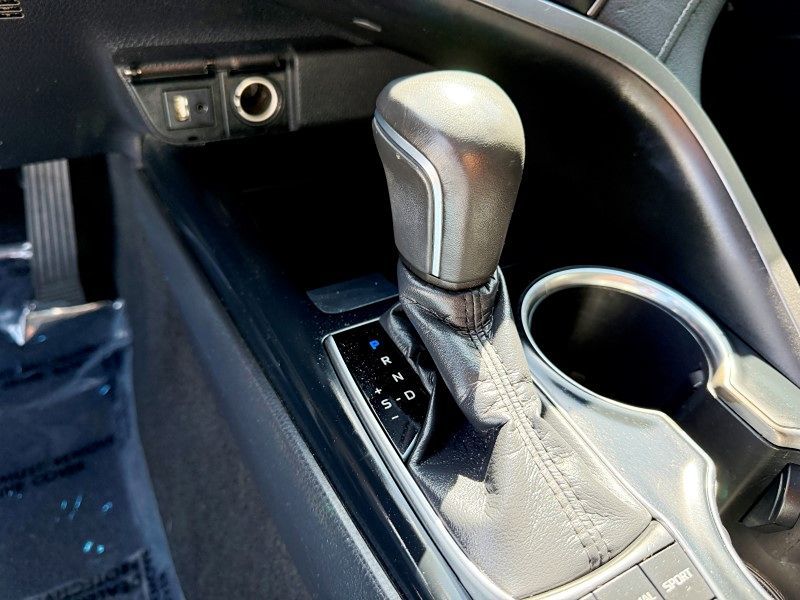 2019 Toyota Camry XSE - Photo 26