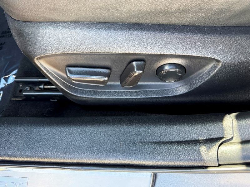 2019 Toyota Camry XSE - Photo 33