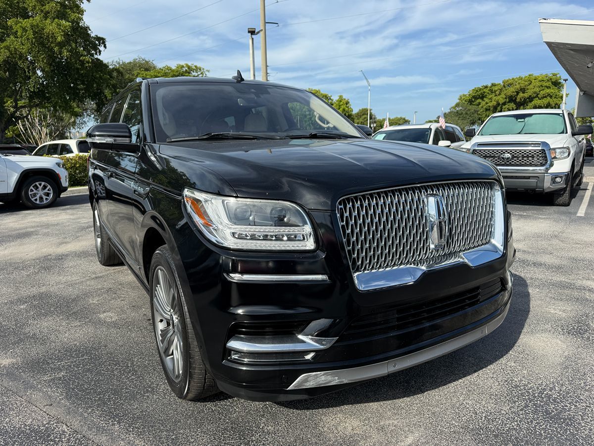 2018 Lincoln Navigator Select photo 3