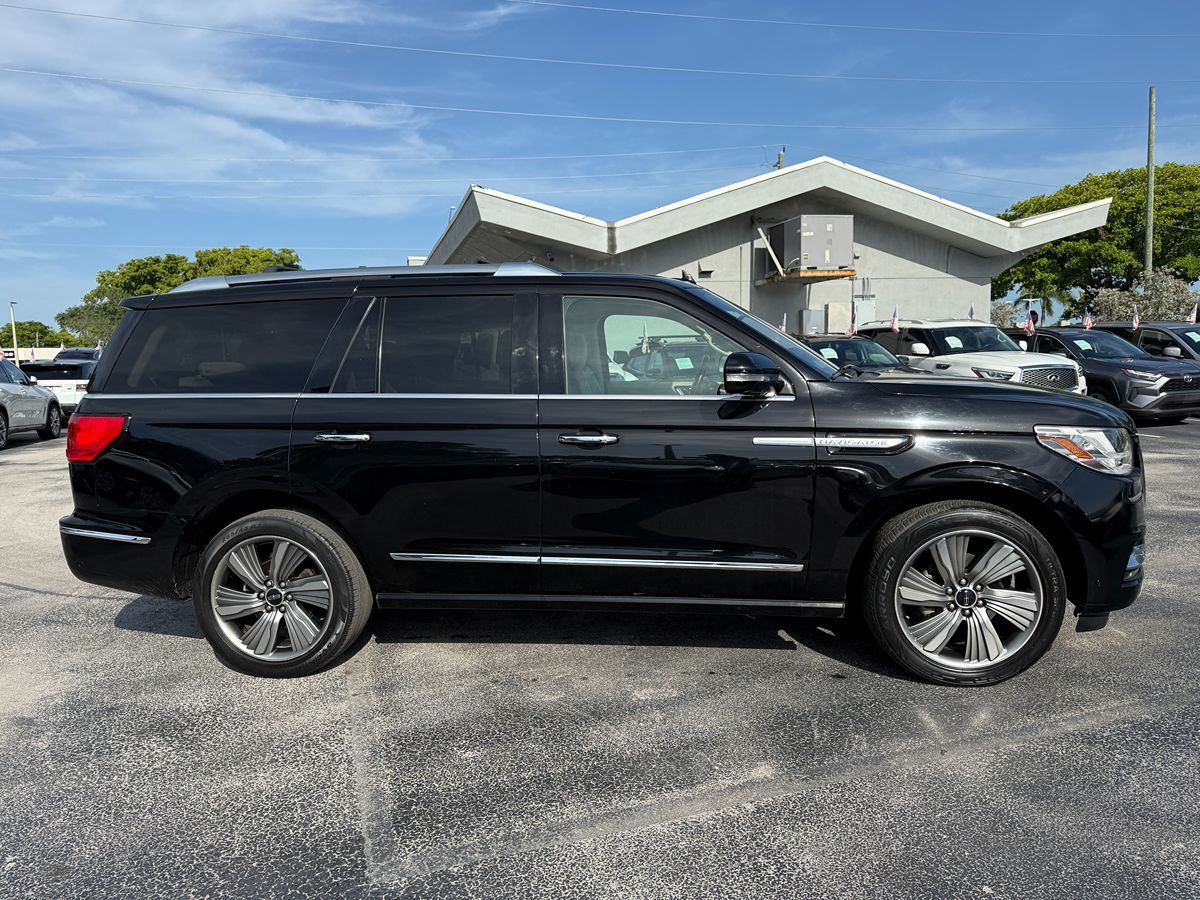 2018 Lincoln Navigator Select photo 4