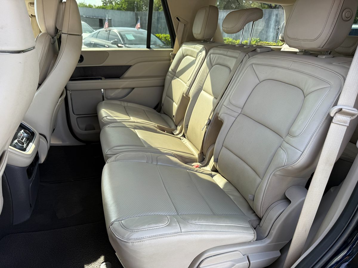 2018 Lincoln Navigator Select photo 14
