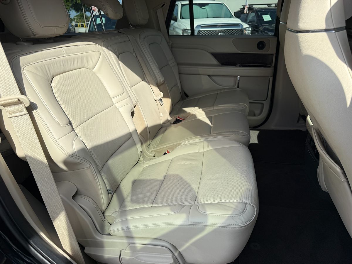 2018 Lincoln Navigator Select photo 15