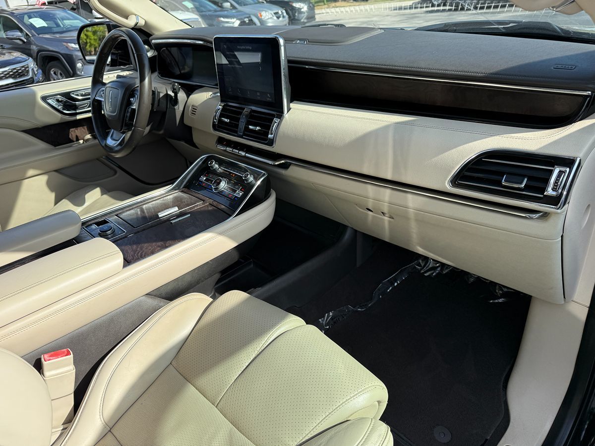 2018 Lincoln Navigator Select photo 17