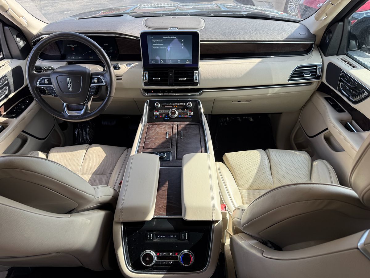 2018 Lincoln Navigator Select photo 18
