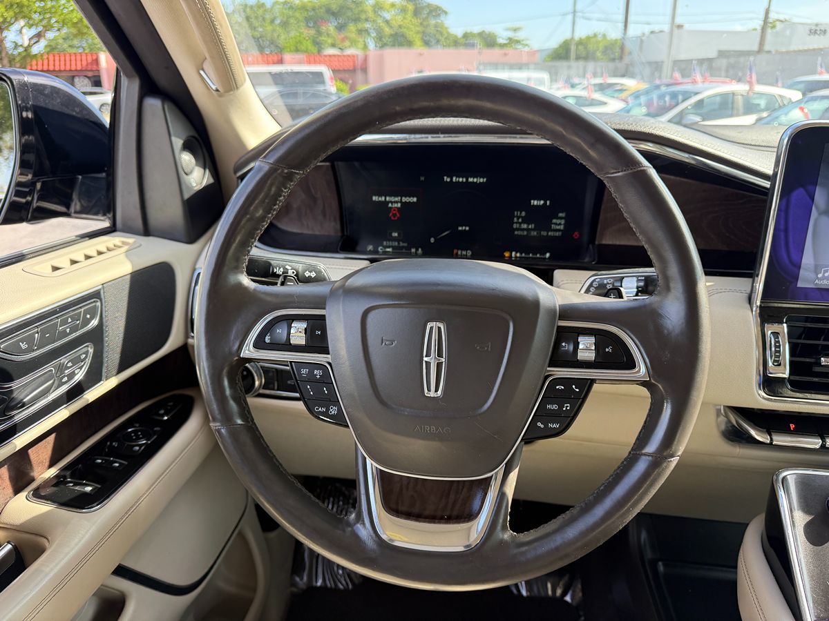 2018 Lincoln Navigator Select photo 19