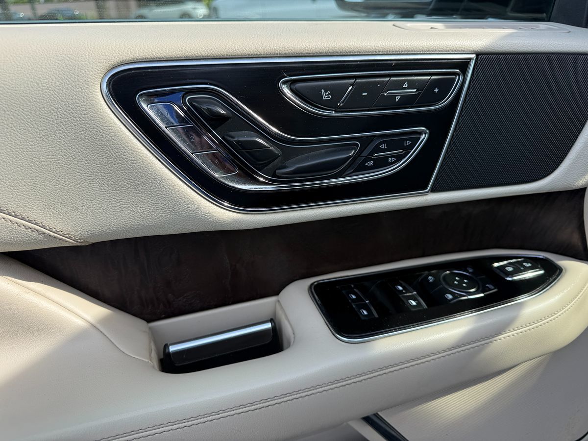2018 Lincoln Navigator Select photo 29