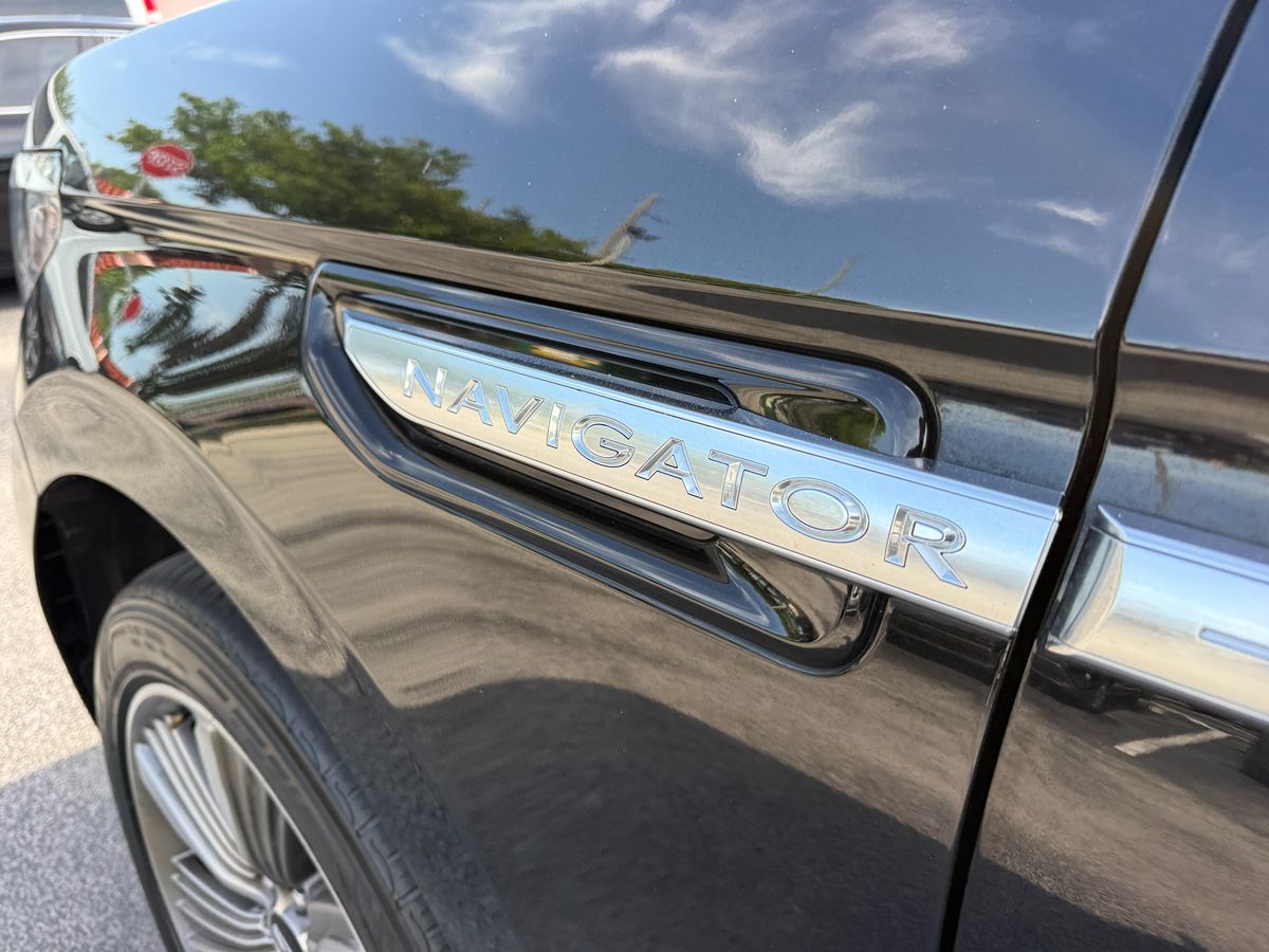 2018 Lincoln Navigator Select photo 35