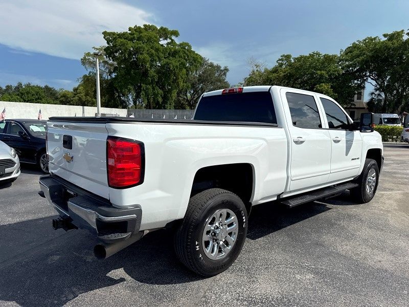 2017 Chevrolet Silverado 3500HD LT photo 5