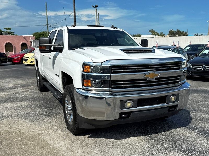 2017 Chevrolet Silverado 3500HD LT photo 3