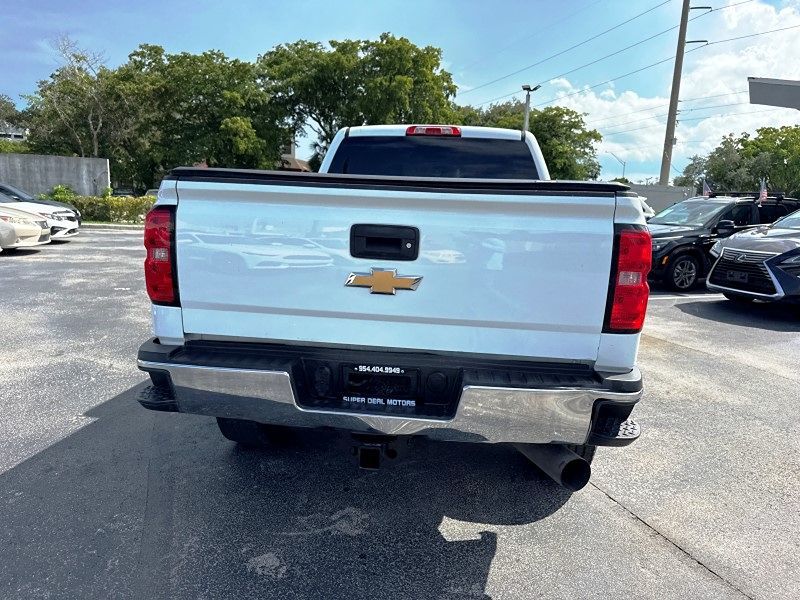 2017 Chevrolet Silverado 3500HD LT photo 6