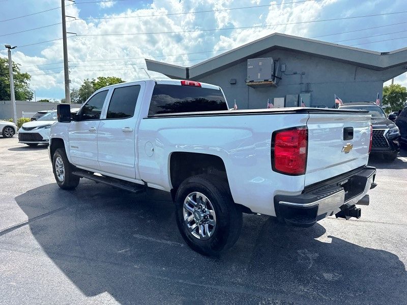 2017 Chevrolet Silverado 3500HD LT photo 7