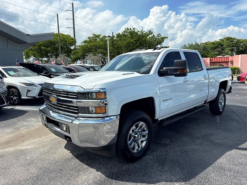 2017 Chevrolet Silverado 3500HD LT photo 9