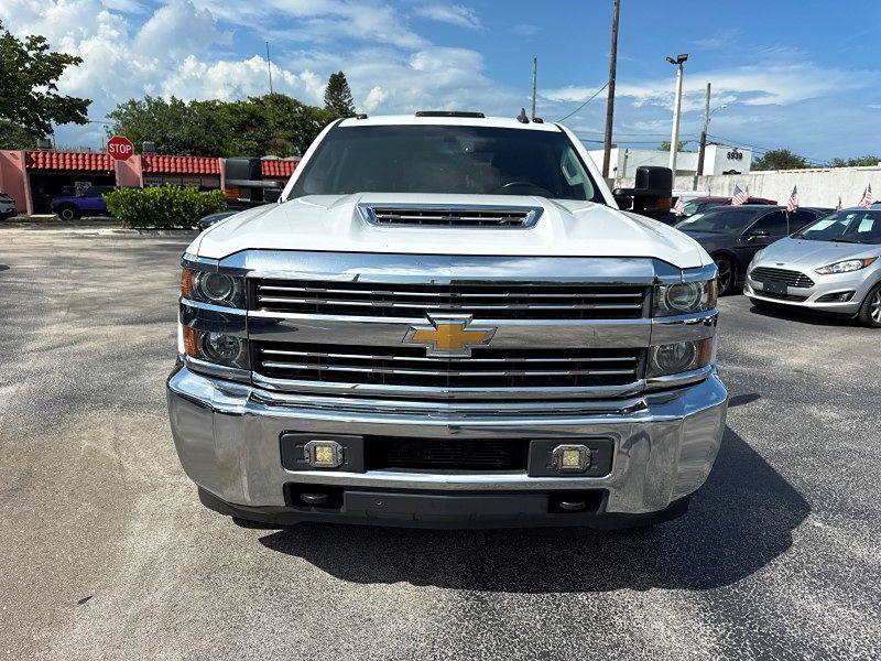 2017 Chevrolet Silverado 3500HD LT photo 10