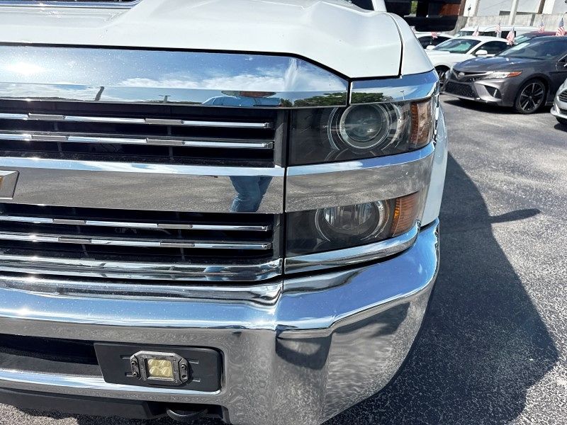 2017 Chevrolet Silverado 3500HD LT photo 11