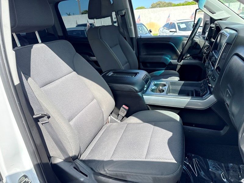 2017 Chevrolet Silverado 3500HD LT photo 16