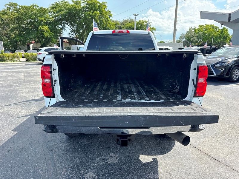 2017 Chevrolet Silverado 3500HD LT photo 35