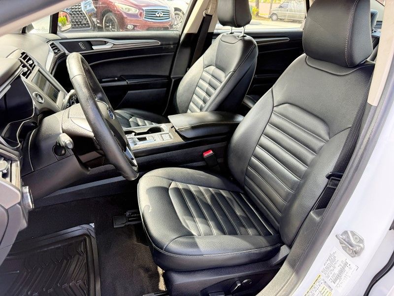 2020 Ford Fusion SEL photo 13