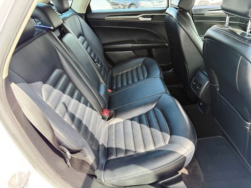 2020 Ford Fusion SEL photo 15