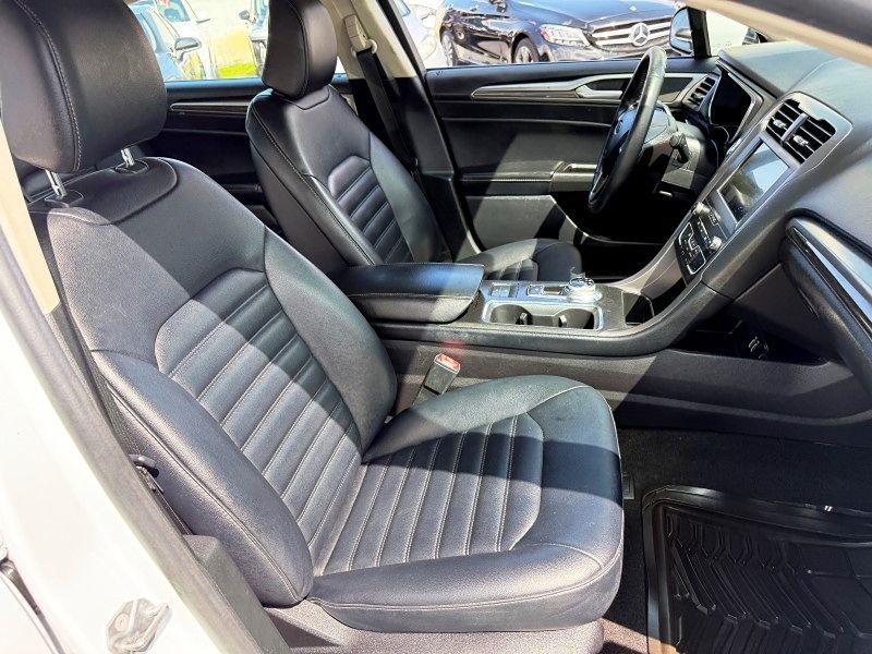 2020 Ford Fusion SEL photo 16