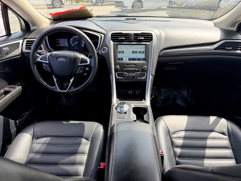 2020 Ford Fusion SEL photo 18