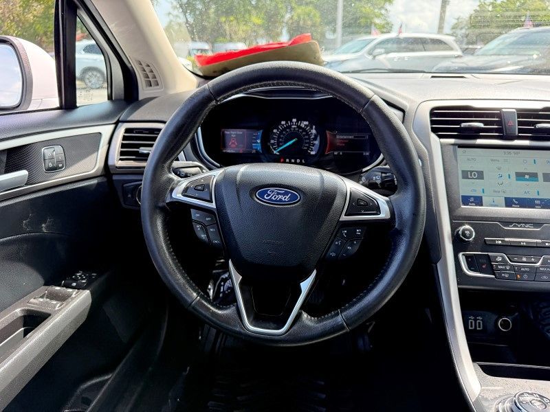 2020 Ford Fusion SEL photo 19