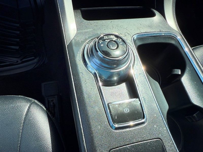 2020 Ford Fusion SEL photo 26