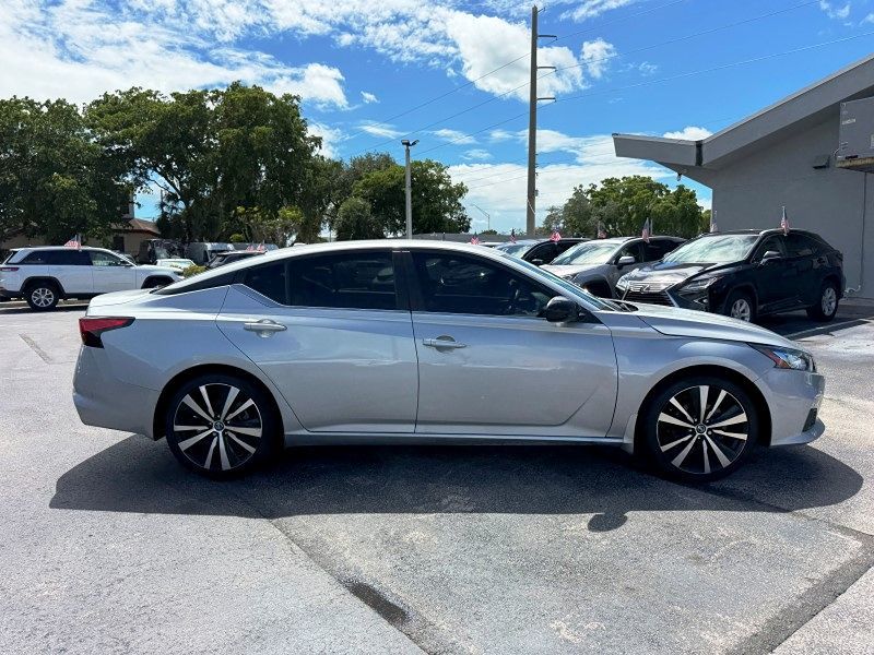 2021 Nissan Altima 2.5 SR photo 4