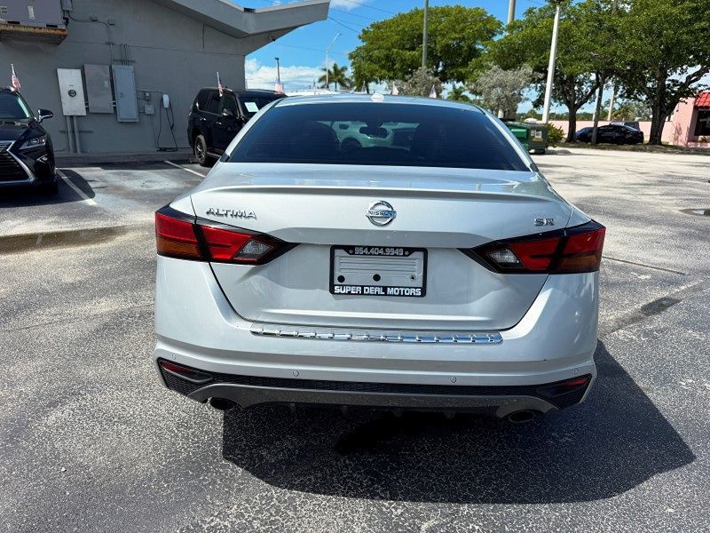 2021 Nissan Altima 2.5 SR photo 6