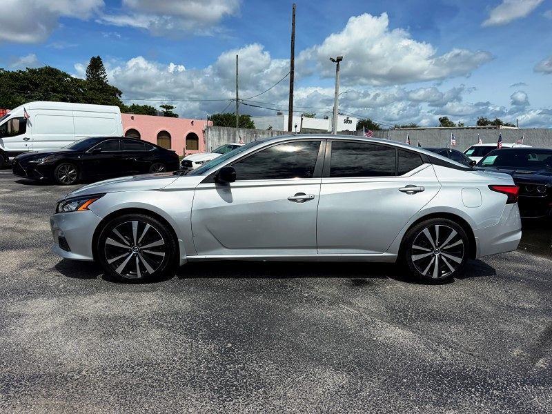 2021 Nissan Altima 2.5 SR photo 8