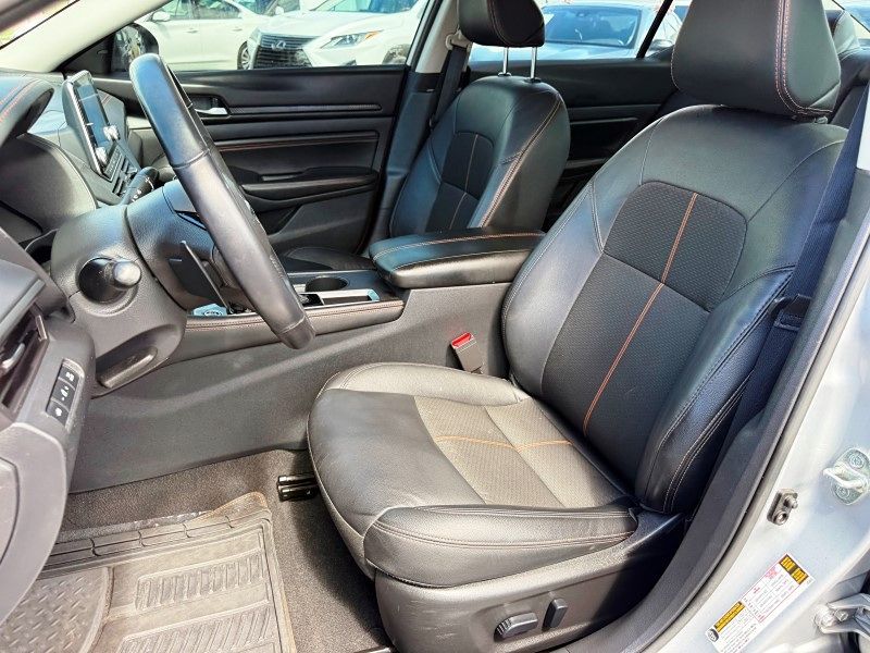 2021 Nissan Altima 2.5 SR photo 13