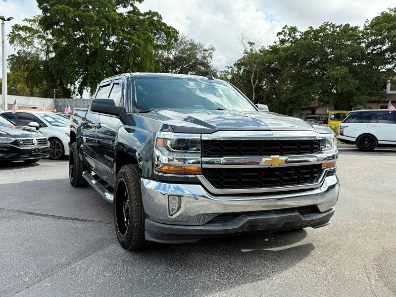 2018 Chevrolet Silverado 1500 LT photo 3